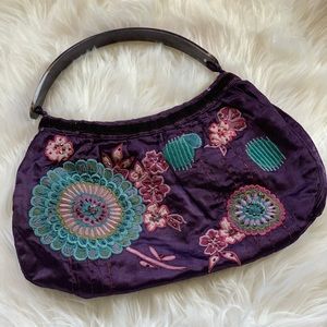🦄Embroidered Floral handbag🦄